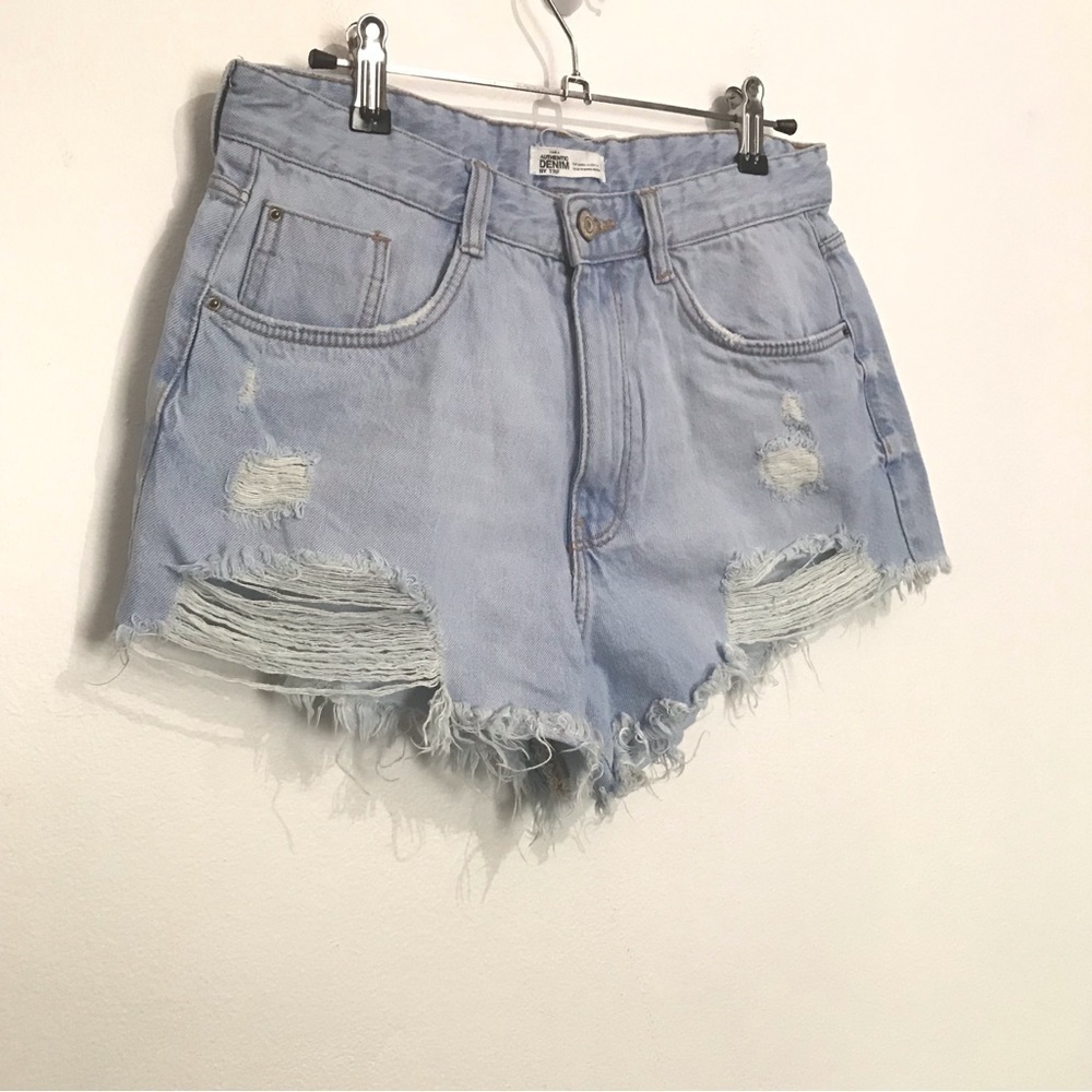 Zara Trafaluc Light Wash Womens Distressed Jean Shortie Cut Off Shorts size 4/6